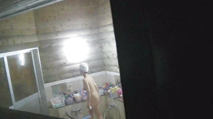გერი მომსახურე სექსუალურ დედას სექს-სათამაშოთი შეაშურა, სანამ მისი ქმარი მივლინებაშია.